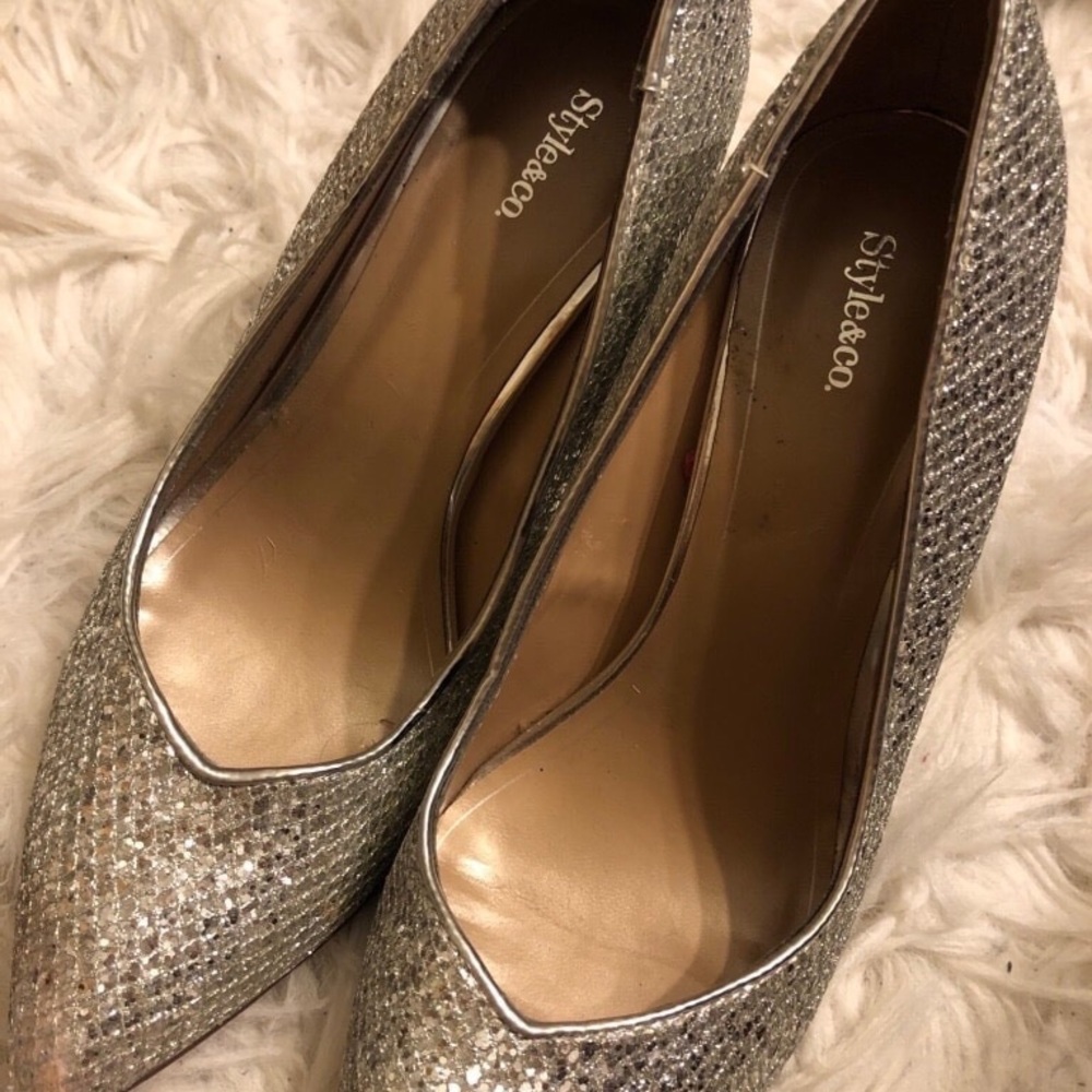 Heels - Picture 3 of 3
